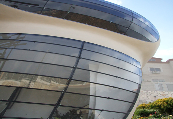 Pavie-Architect-Biomorphic-House curvaceous-windows.jpg